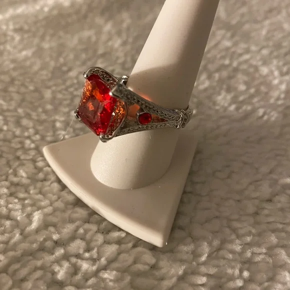 Ss red square stone silver tone size 8 ring - Picture 2 of 4